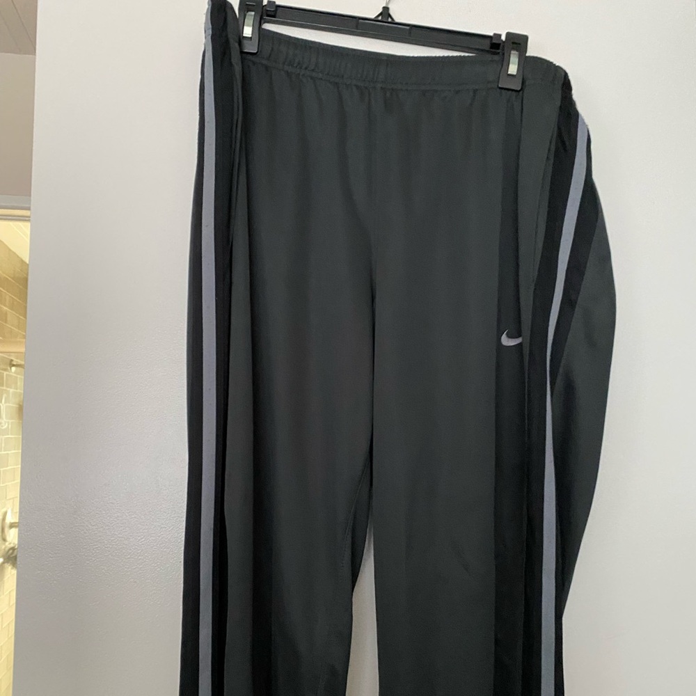 Men’s Nike track pants. In grey with black stripe. Size XL.